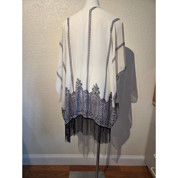 Cruise Club Black and White Fringe Kimono Wrap Cover Up FT10020 One Size NWT - Picture 2 of 7
